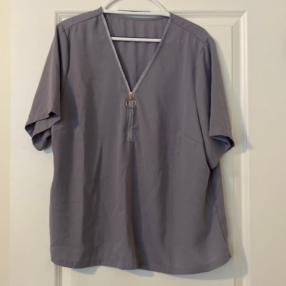 Short sleeve loop with zipper neckline